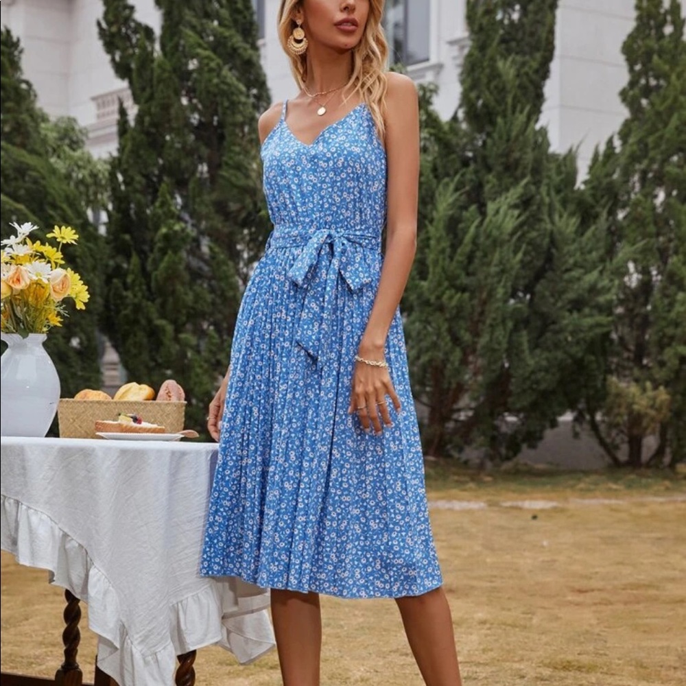 Floral print belted dress - Picture 6 of 9